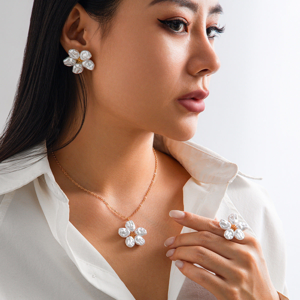 Fresh Pearl Flower Pedant Chain Set