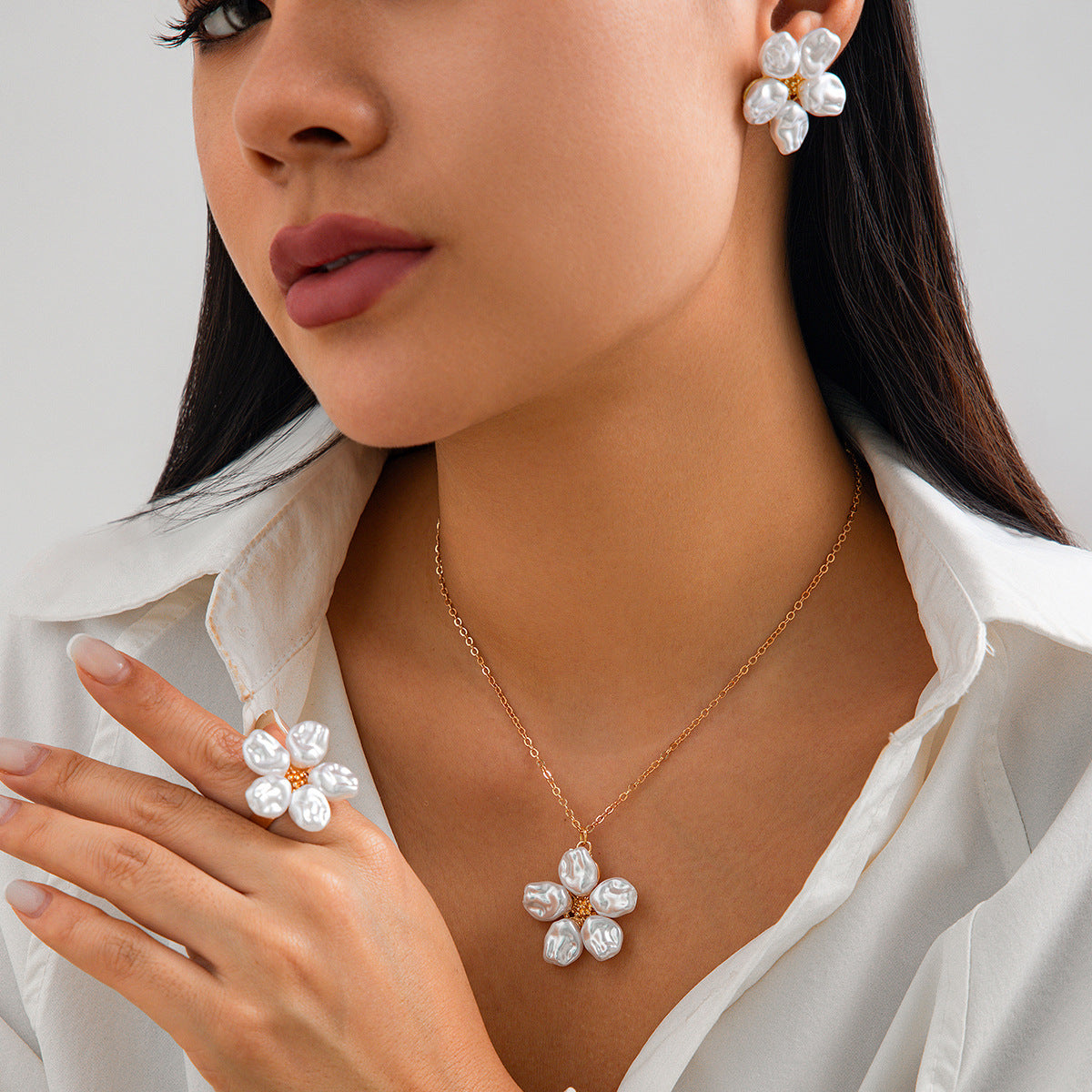 Fresh Pearl Flower Pedant Chain Set