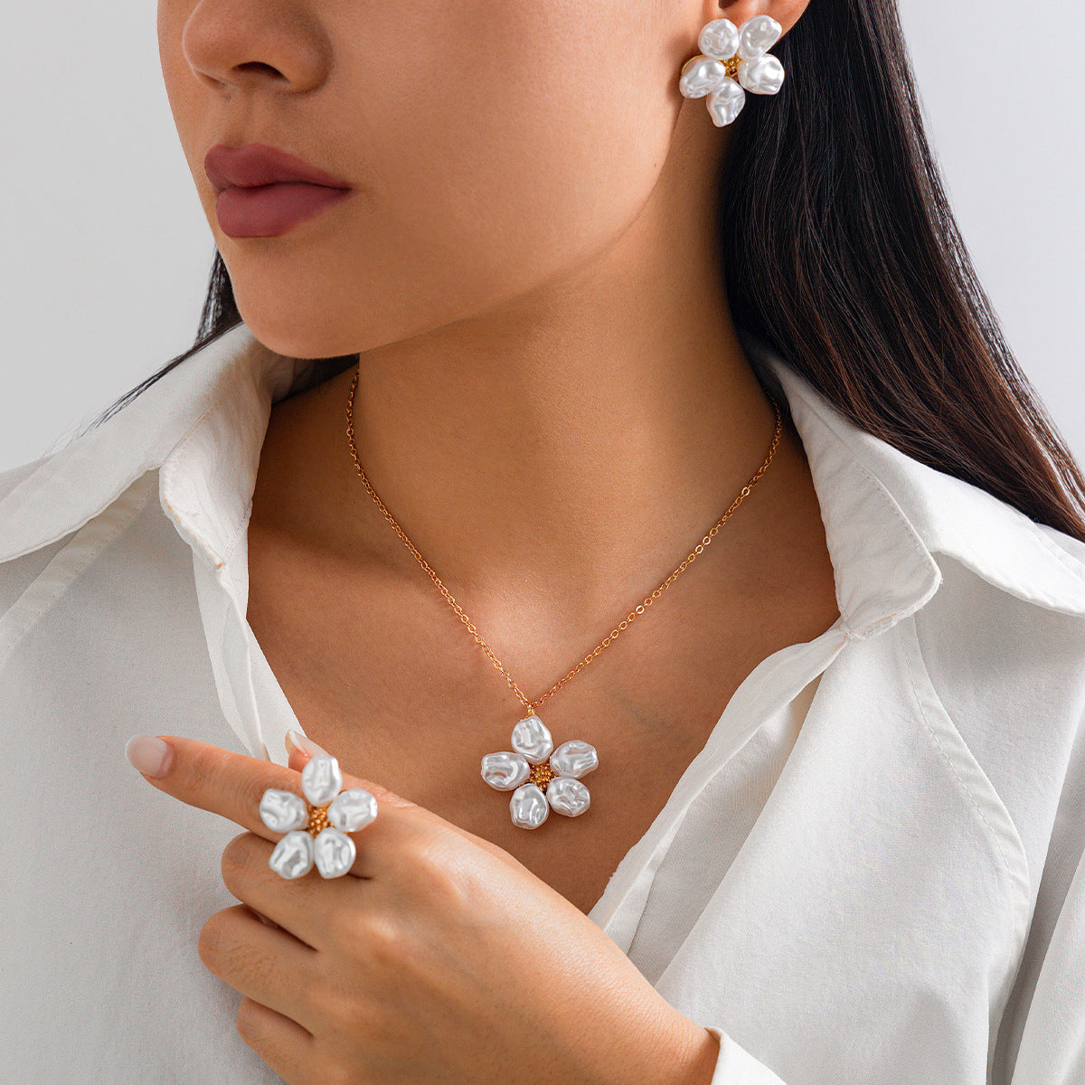 Fresh Pearl Flower Pedant Chain Set